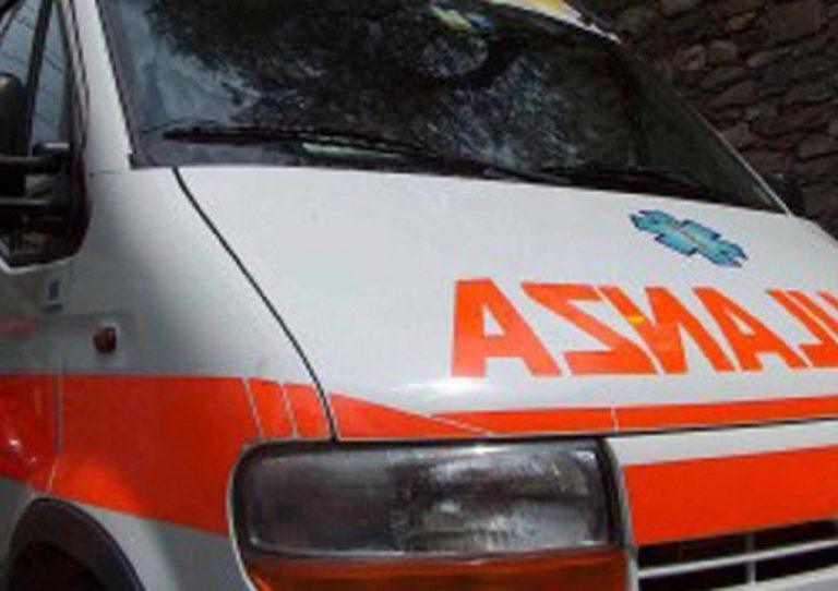 Anziano trovato morto sul pavimento di casa