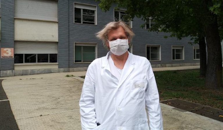 Covid, primario di Cremona: "Vaccino importante, il virus uccide"