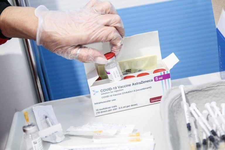 AstraZeneca chiede autorizzazione over 65