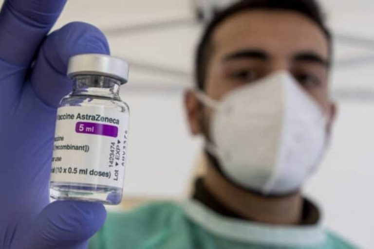 AstraZeneca slitta invio dosi
