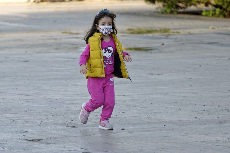 Nessun rischio per i bambini con la mascherina chirurgica