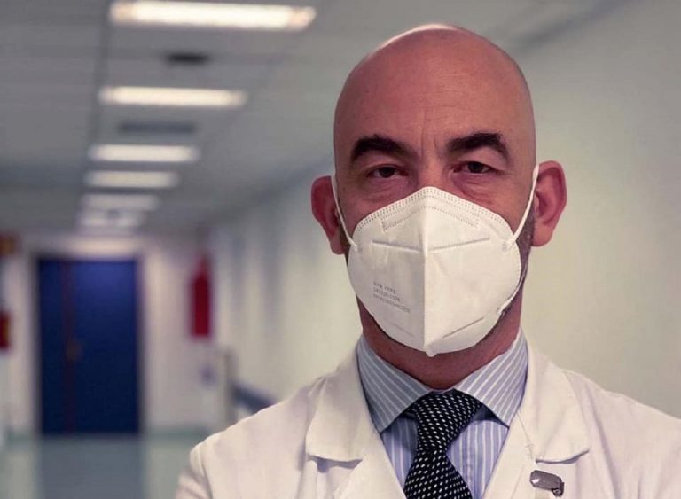 Bassetti furioso contro i medici no vax: “Violano il giuramento”