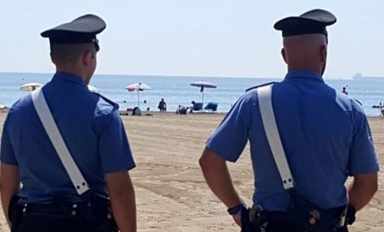 cadavere in spiaggia in provincia di savona
