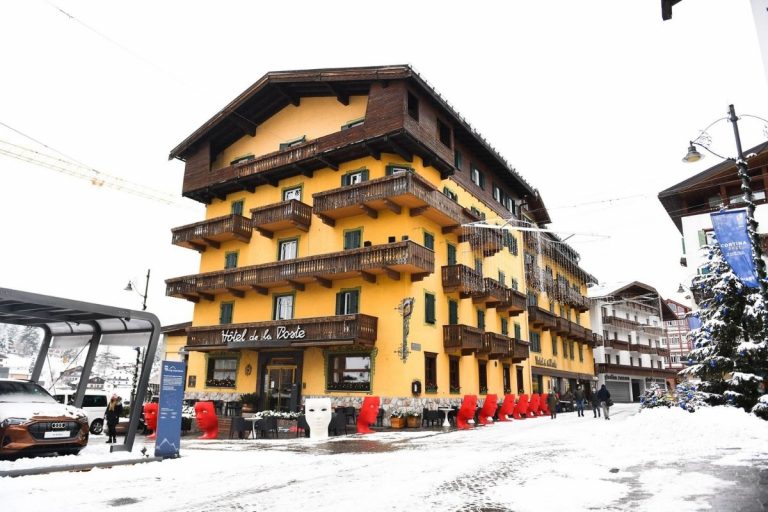 covid focolaio hotel cortina