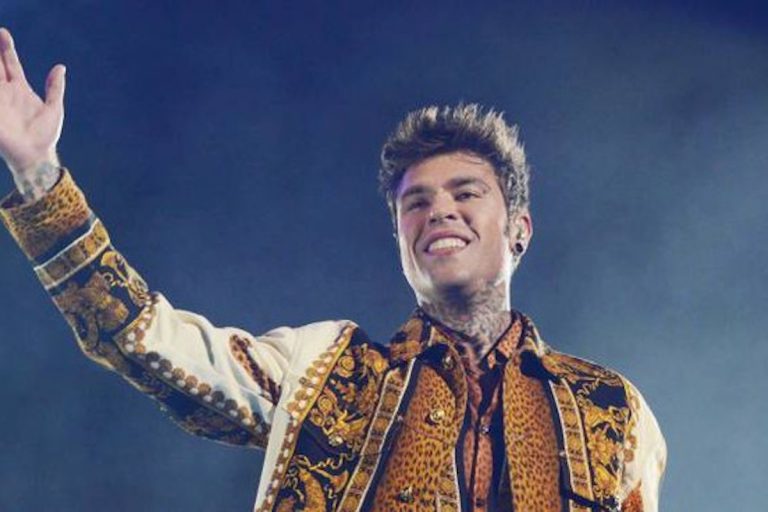 Fedez sanremo vetri oscurati
