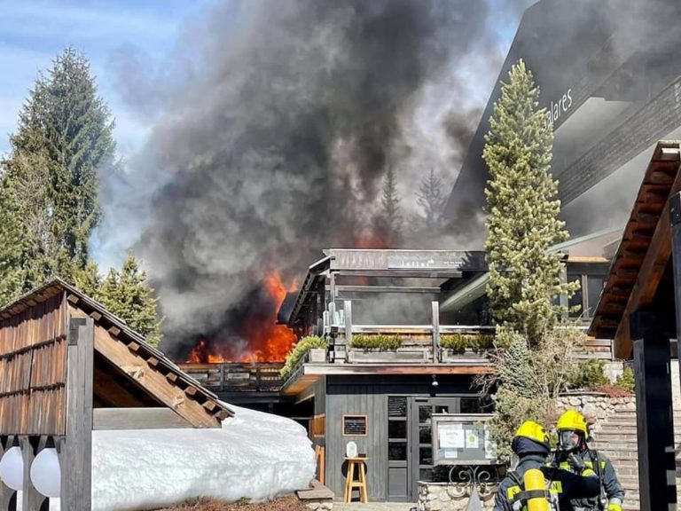 Incendio al Ciasa Salares, intervento dei pompieri