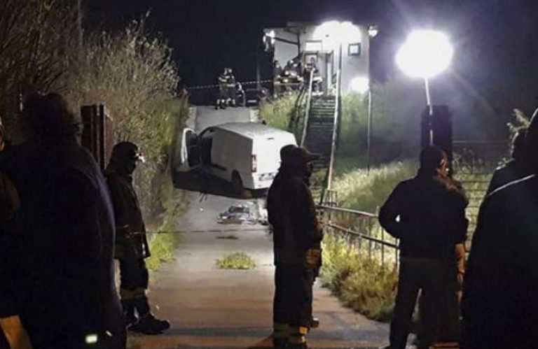 Incidente Napoli capostazione furgone