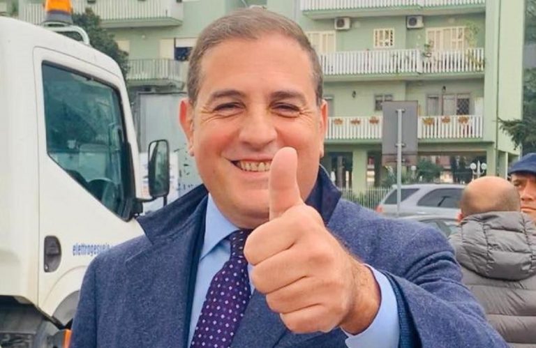 Fuori pericolo il bimbo caduto da un balcone, il sindaco: un miracolo