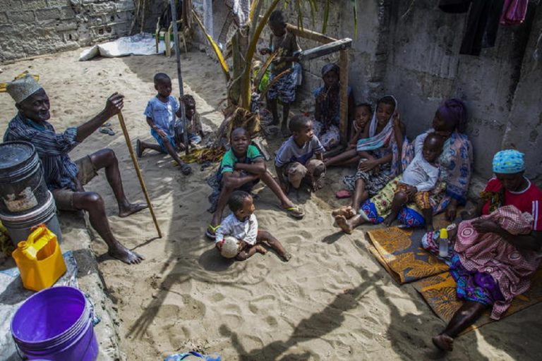 In 180 assediati dai jihadisti in un hotel del Mozambico