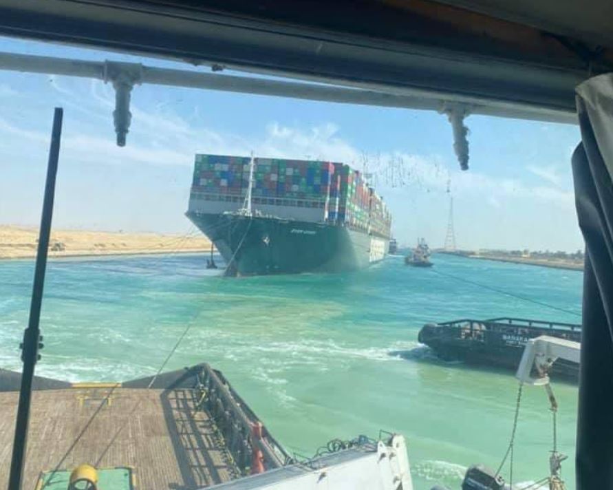 nave suez non incagliata