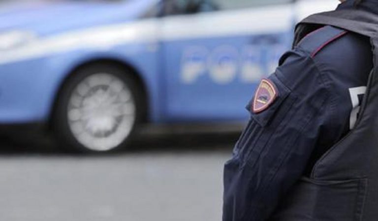 Poliziotto assente dal lavoro per fare il pizzaiolo, a processo