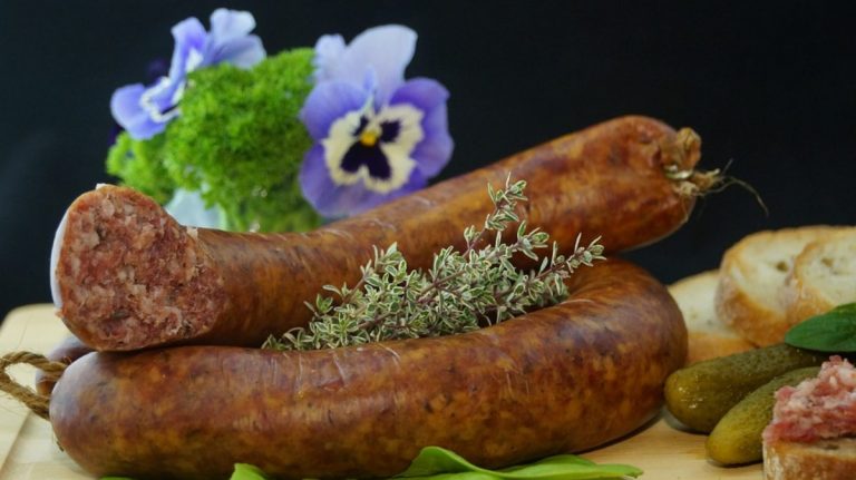 Salsiccia ritirata dal mercato per rischio Salmonella