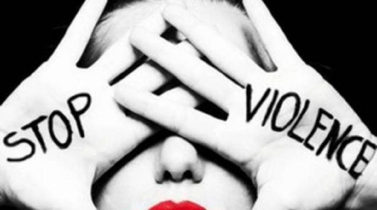 Violenta la vittima, fingemdosi chirurgo estetico