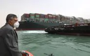 Cargo arenato a Suez, ci provano gli Usa