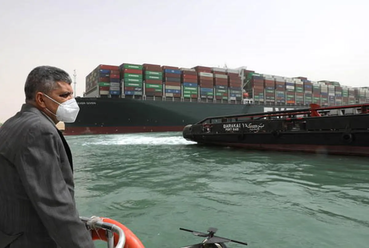 Cargo arenato a Suez, ci provano gli Usa