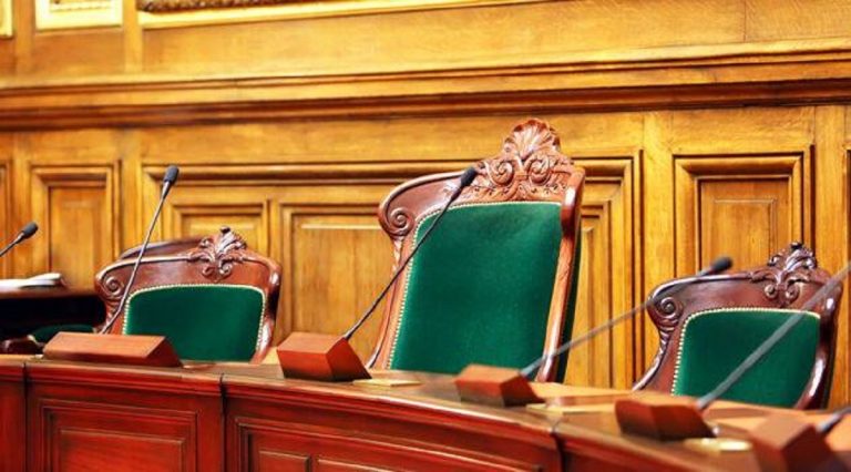 Le toghe scrivono al governo: “Vaccinateci o rallentiamo”