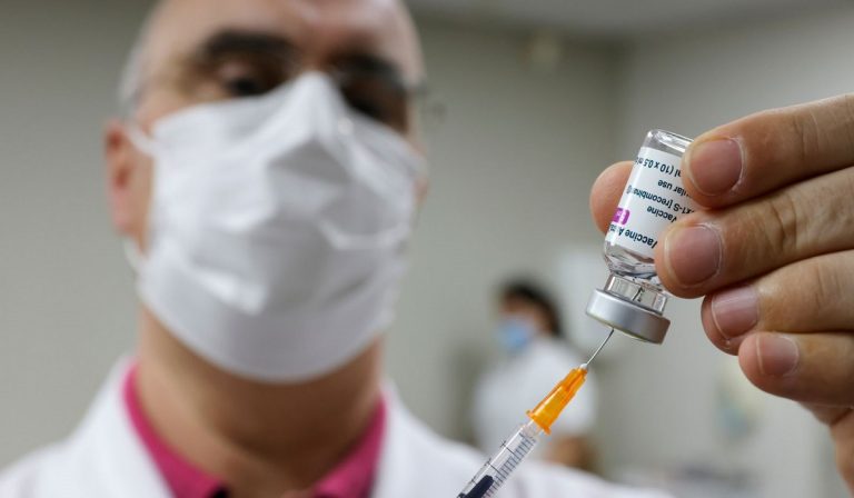 Vaccino AstraZeneca, stop in Australia: emergenza in UE