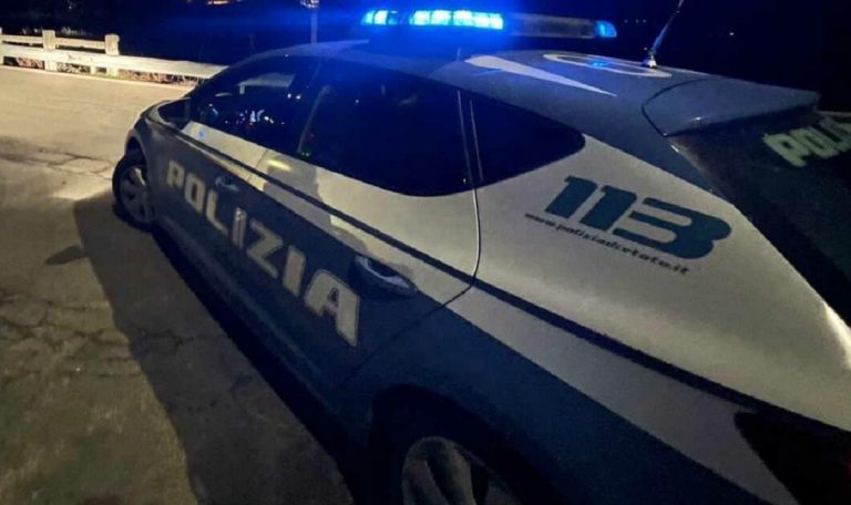 Una volante della Polizia
