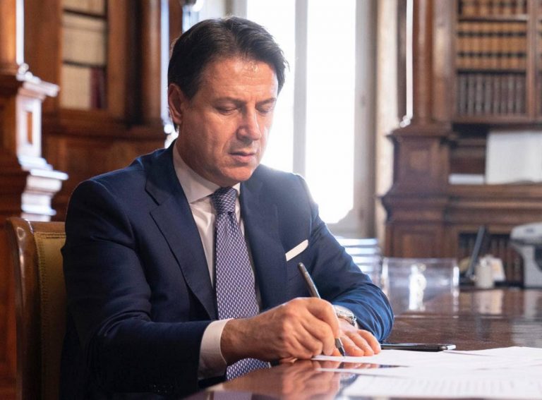 'Gli affari segreti di Conte': la replica dell'ex premier