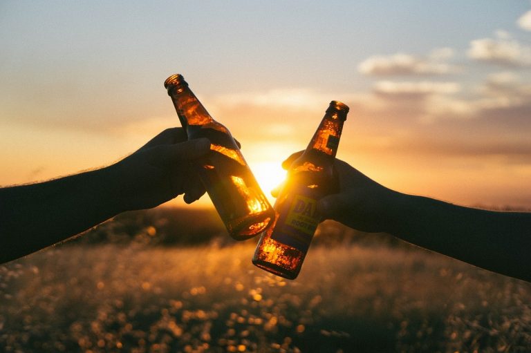 Multati per assembramento bevevano birra senza mascherina in 5