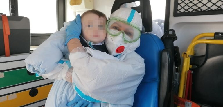 Il piccolo Domenico e is uoi "angeli-astronauti"