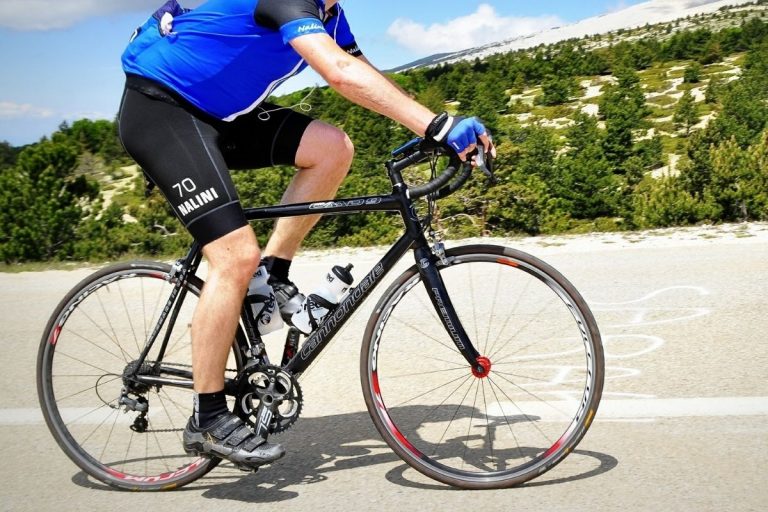 Cad bici precipita costone