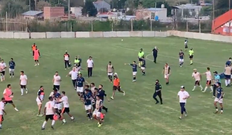 Calcio rissa fine partita