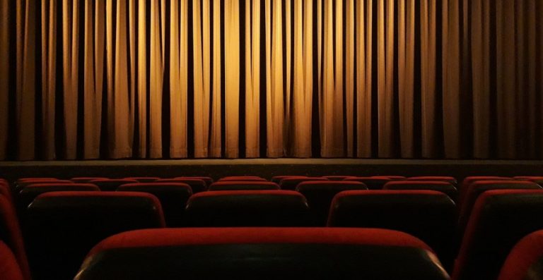 Cinema e Teatri