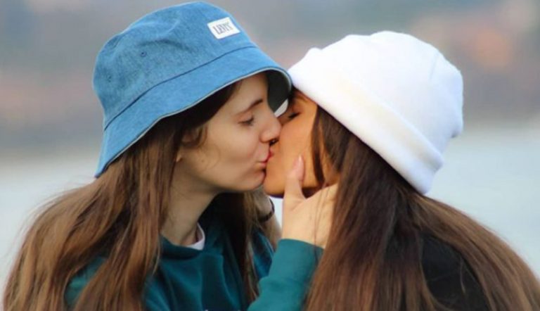 Coppia gay insultata