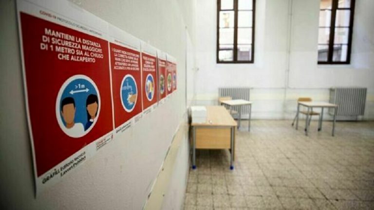 Scuola elemenatre chiusa a Somma Vesuviana, in provincia di Napoli