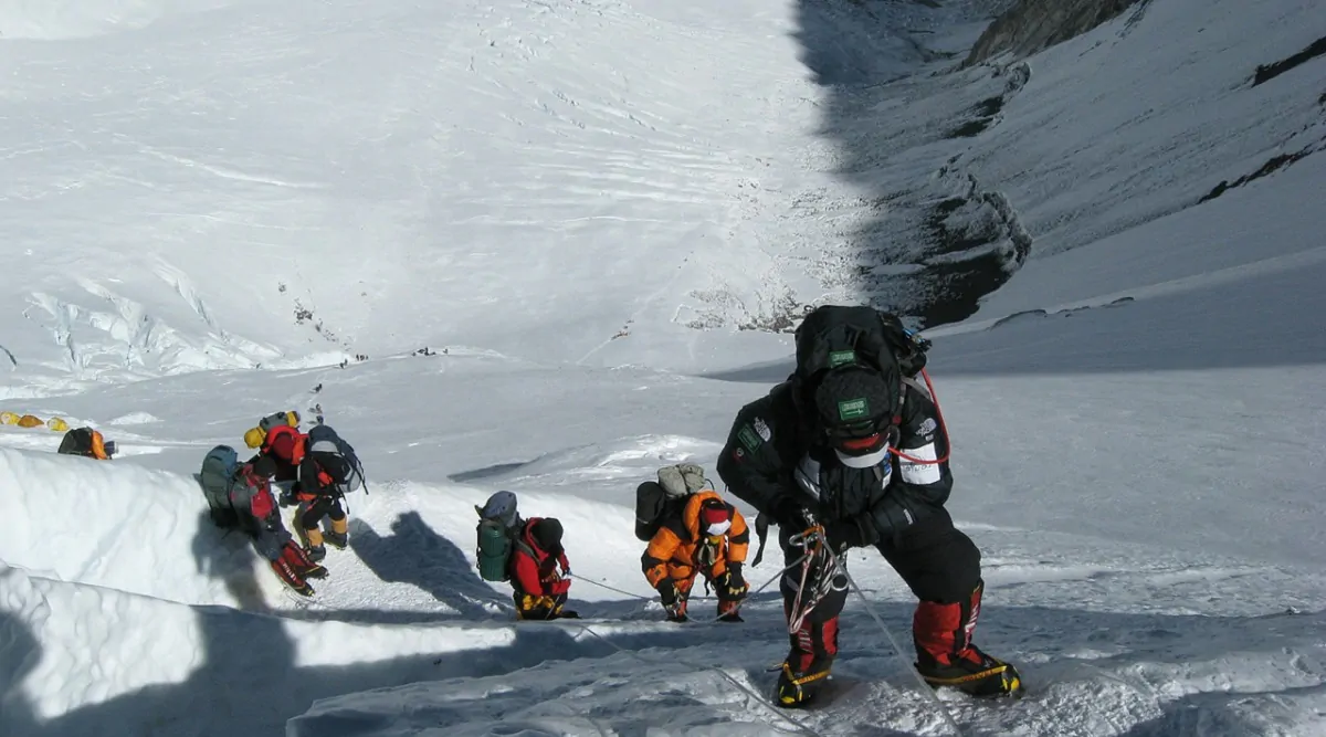 Everest, contagiato da Covid sulla vetta più alta del monddo