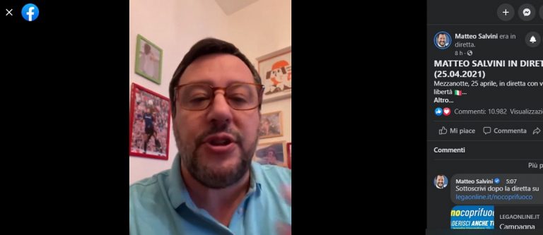 Salvini durante la diretta FB