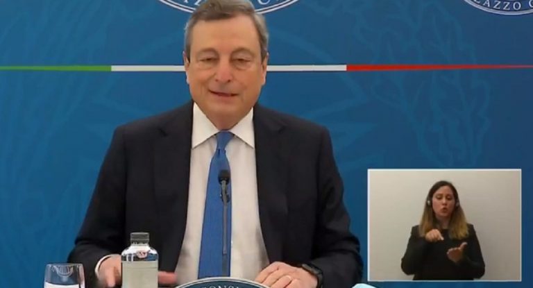 Mario Draghi in diretta da Palazzo Chigi