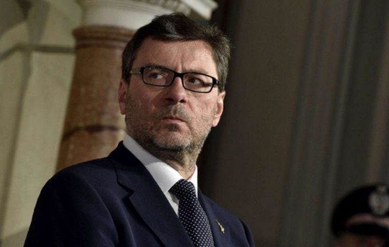 giorgetti vaccini guerra geopolitica