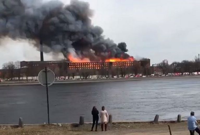 Incendio ex fabbrica San Pietroburgo