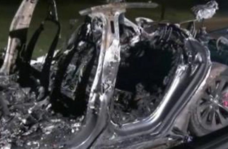 Incidente in Texas, Tesla senza conducente sbanda