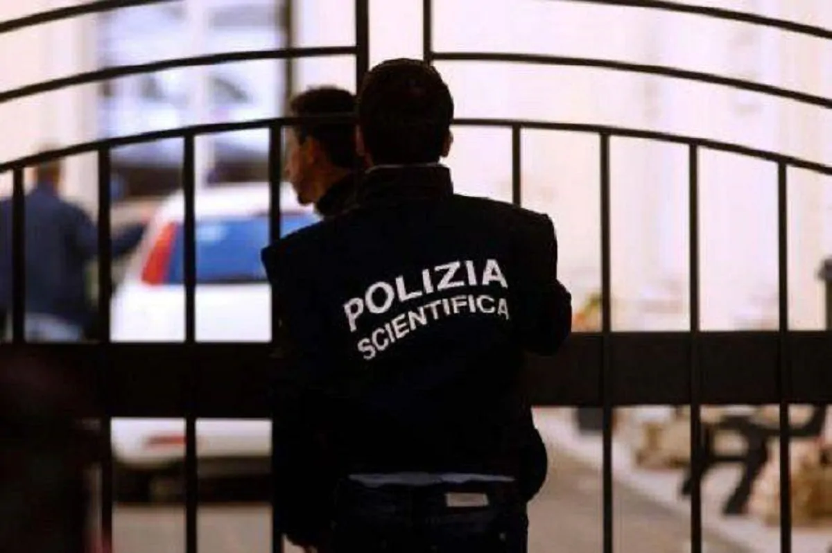 Immagine della Polizia Scientifica in azione
