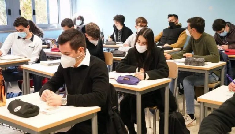 La situazione dei contagi nelle scuole napoletane