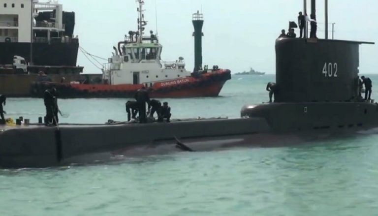 Il KRI Nanggala-402 in rada