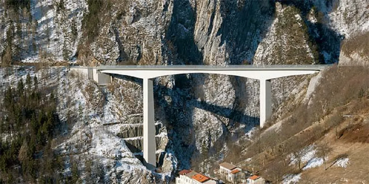 Suicidio a Vicenza: dice addio ai genitori e poi si getta dal ponte