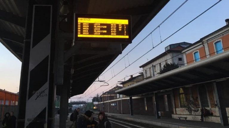 Traffico rallentato alla stazione di Monza