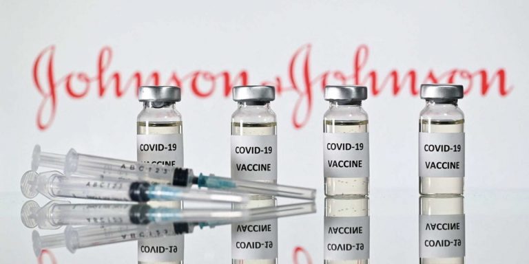 Non solo Astrazeneca, anche Johnson&Johnson provoca trombosi, però neli giovani: come mai?