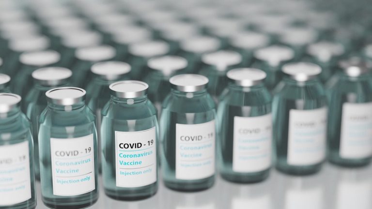 Vaccino Covid a over 60 e over 70, i dati della Fondazione Gimbe