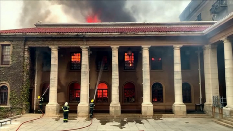 In sudafrica incendio provocat da vagabondo