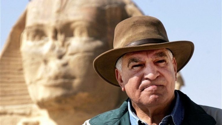Zahi Hawass, archeologo, ex ministro e star tv