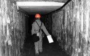 Cina: 21 minatori intrappolati in una miniera