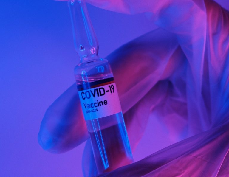 Nuovo comunicato di Figliuolo che blocca le vaccinazioni under 60