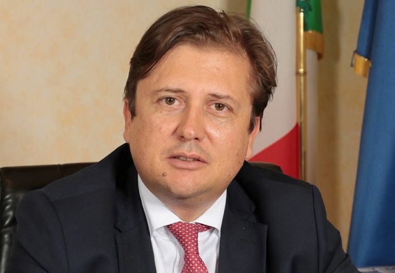 Sileri è sicuro che entro aprile arriveranno 8 milioni di vaccini
