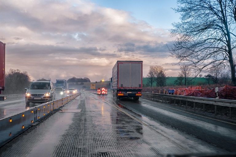 Pomezia, operaio muore investito da autospazzatrice