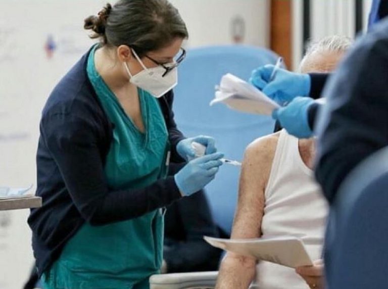 Lazio, prenotazioni vaccini per gli under 50